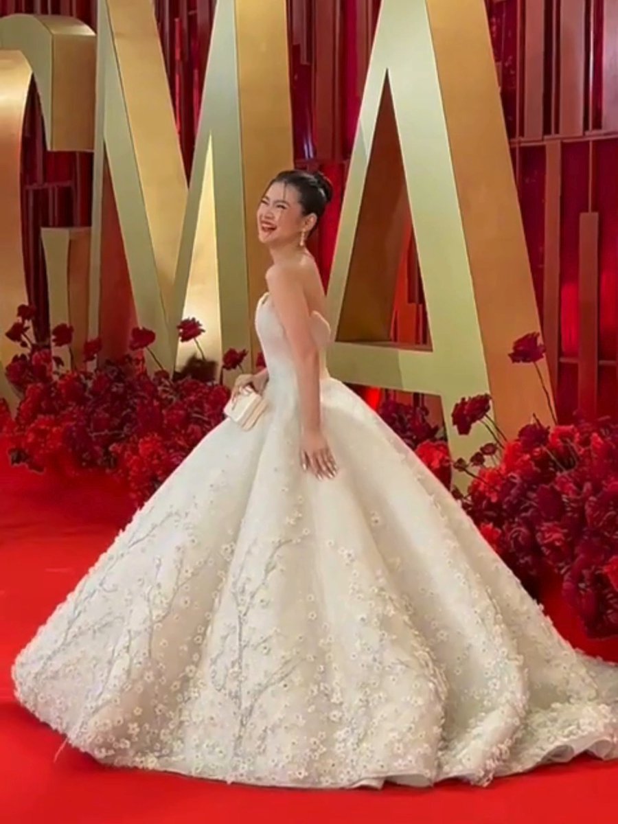 Oozing charm and charisma from Barbie Forteza at #GMAGala2024! 🤩 Get exclusive updates here: