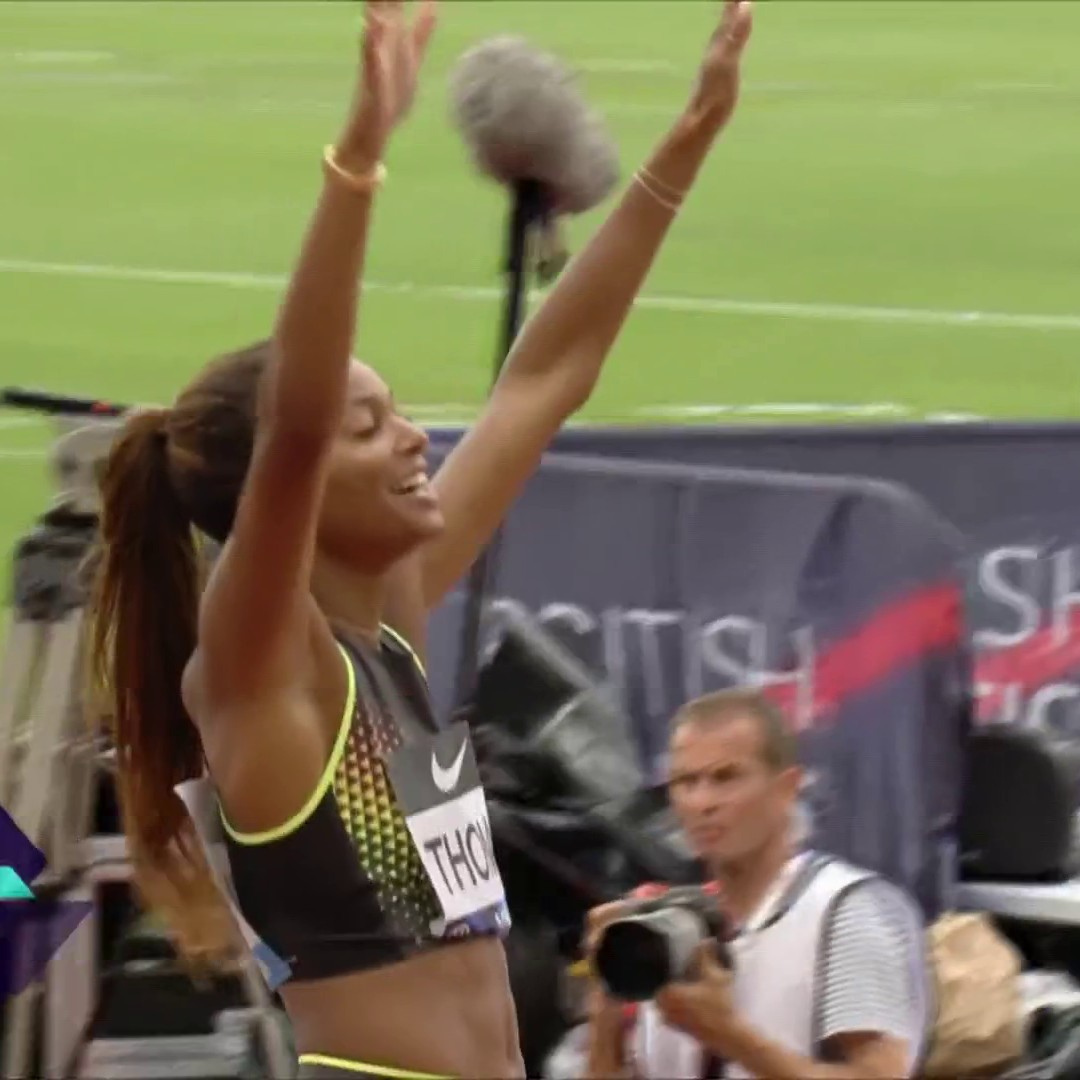 🇺🇸Gabby Thomas runs down the entire field to win the #LondonDL 200m