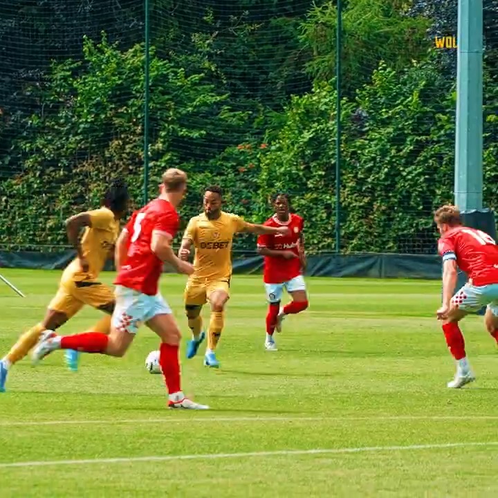 🎯 Matheus Cunha picking out the corner