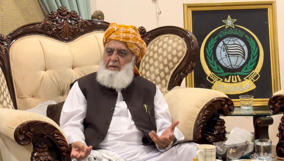 اسلام آباد: قائد جمعیت مولانا فضل الرحمان مدظلہ کی صحافیوں سے اہم گفتگو