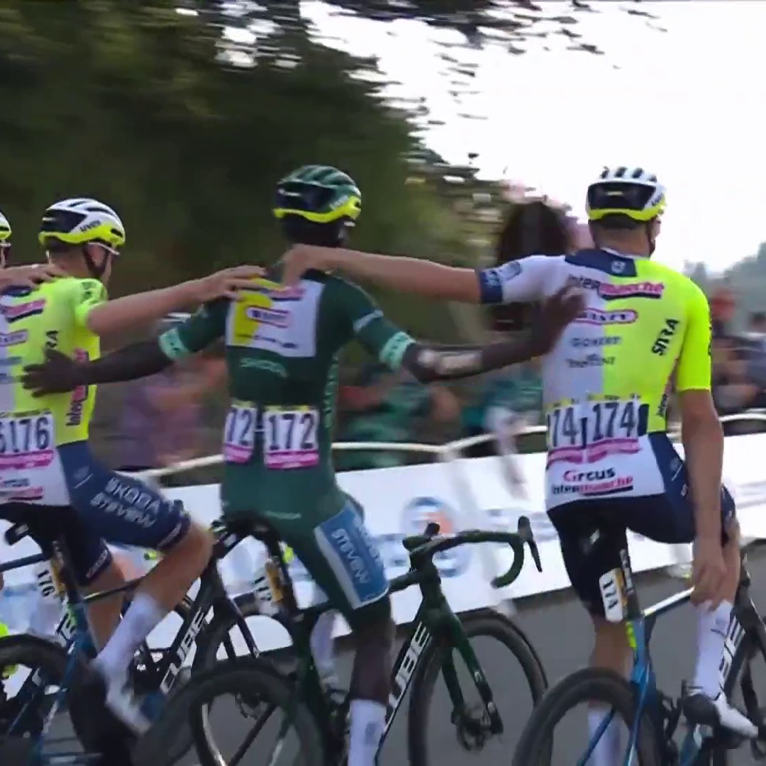 The moment Biniam Girmay secured the Green Jersey 👏