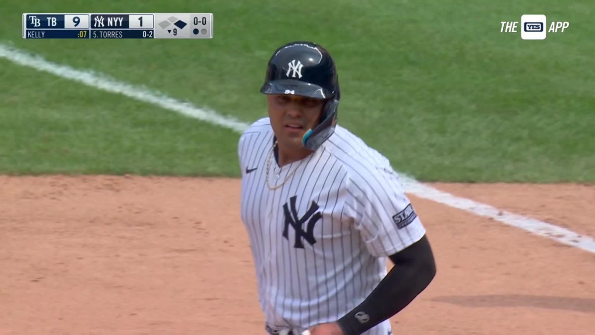 Carlos Narváez with his first big league hit 👏 #YANKSonYES