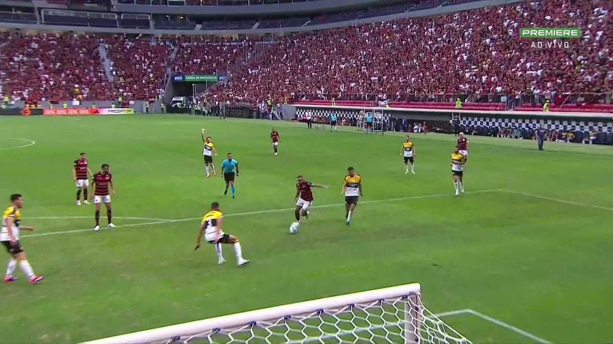 Paulo César de Oliveira, comentarista de arbitragem da Globo, afirma que, de acordo com a regra, o pênalti para o Flamengo contra o Criciúma foi bem marcado. 🎥 ge | Premiere