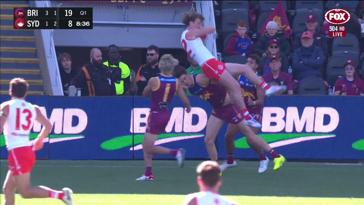 "How is that not a free kick?" 📺 Watch #AFLLionsSwans LIVE on ch. 504 or stream on Kayo: ✍️ BLOG 🔢 MATCH CENTRE