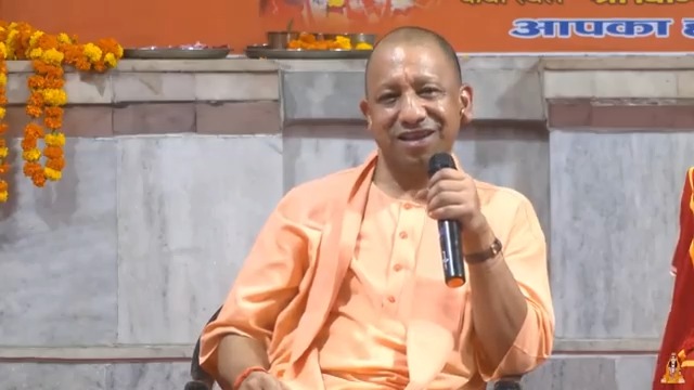 5,000 वर्षों के इतिहास के साथ आज गुरु पूर्णिमा के इस आयोजन से जुड़कर हम अपनी ऋषि परंपरा के प्रति कृतज्ञता ज्ञापित कर रहे हैं। मैं पूछना चाहता हूं, दुनिया के अंदर कितने लोगों के पास 5,000 वर्षों का अपना इतिहास है: गोरक्षपीठाधीश्वर, महंत श्री Yogi Adityanath जी महाराज