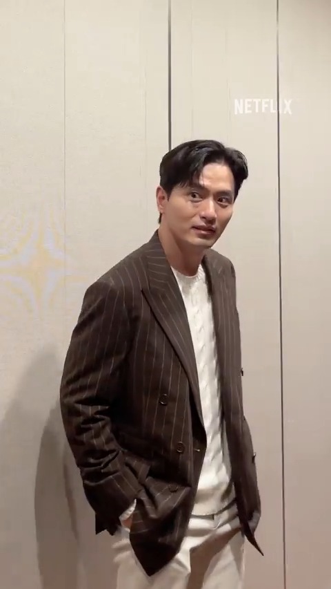 저도 어디 한번 지독하게 얽힐 때까지 어깨를 부딪혀보겠습니다. 얽힌 서사의 끝, <스위트홈> 시즌3 지금 넷플릭스에서. * 눌러서 크게 보기 *