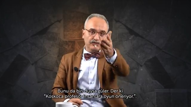 Emrah Safa Gürkan, Crusader Kings ve Europa Universalis’in oyunlarını oynamanın yararlarını anlatıyor.
