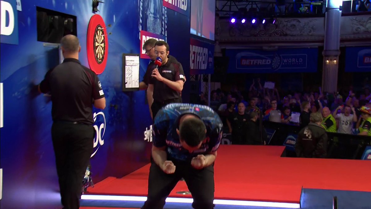 WHAT A FINISH!! 🔥😨 Luke Humphries, take a BOW 👏