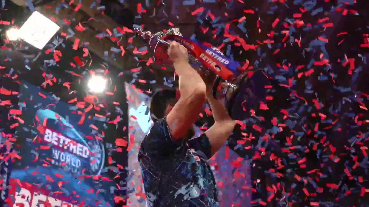 Luke Humphries now is the reigning champion of the World Championship, the World Matchplay, the World Grand Prix, the Grand Slam and the Players Championship Finals 🏆👏
