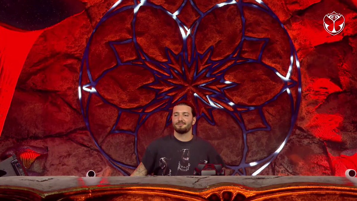 Alesso at Tomorrowland (Tomorrowland) Sebastian Ingrosso &amp; Alesso ft. Ryan Tedder - Calling (Lose My Mind) [the real Dancing Astronaut ID]