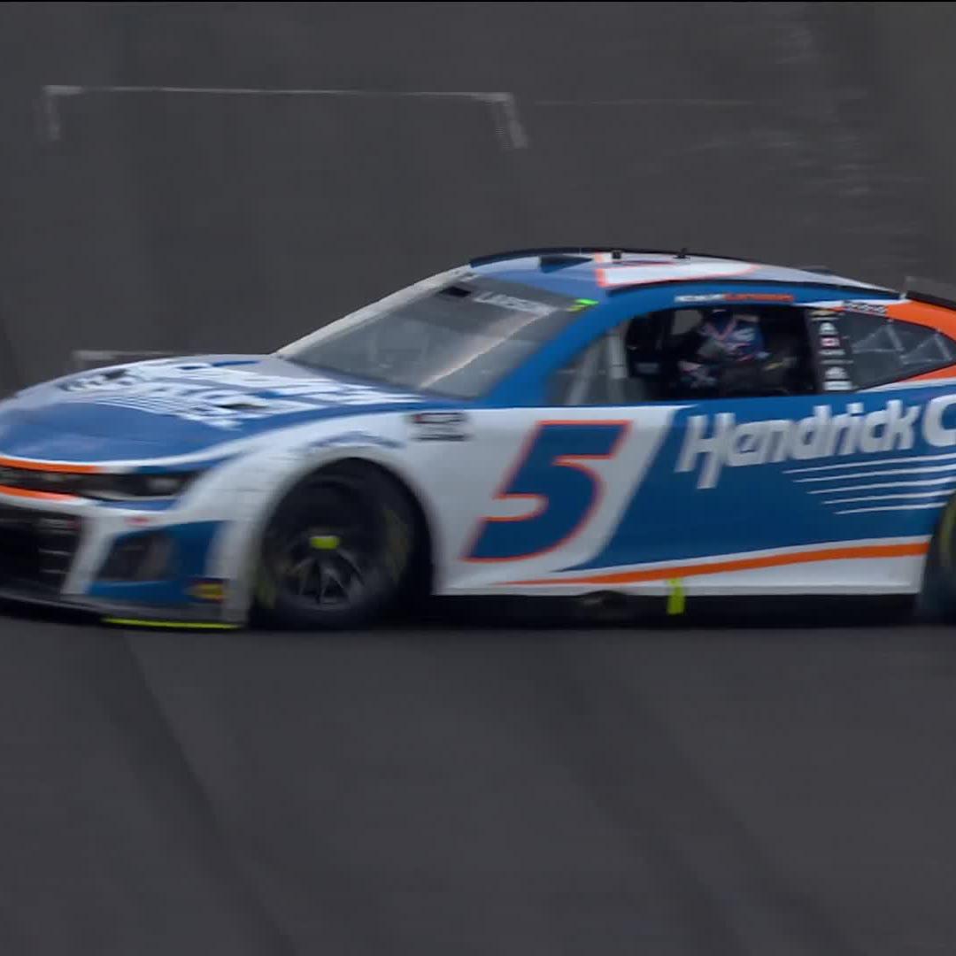 What a smoke show from Kyle Larson! 💨