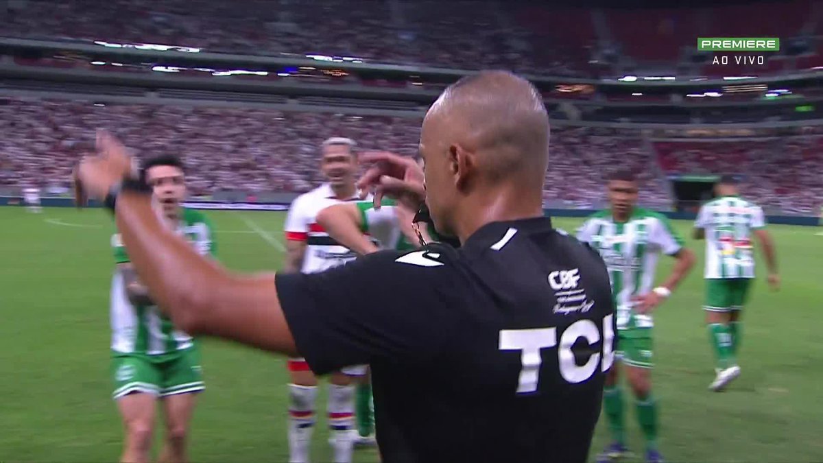 Juventude abre o placar sobre o São Paulo após falha de Rafael, mas gol é anulado; com ajuda do VAR, Wilton Pereira Sampaio vê mão de Gabriel Taliari E aí: foi ou não foi?