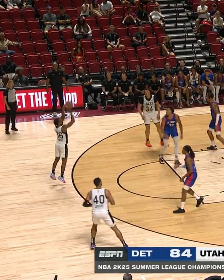 Our guy Maxwell tonight 🤘 🏀 23 points 🏀 7-9 FG, 4-6 threes, 5-6 FT 🏀 8 rebounds 🏀 5 assists 🏀 35 minutes Utah Jazz | #NBASummerLeague