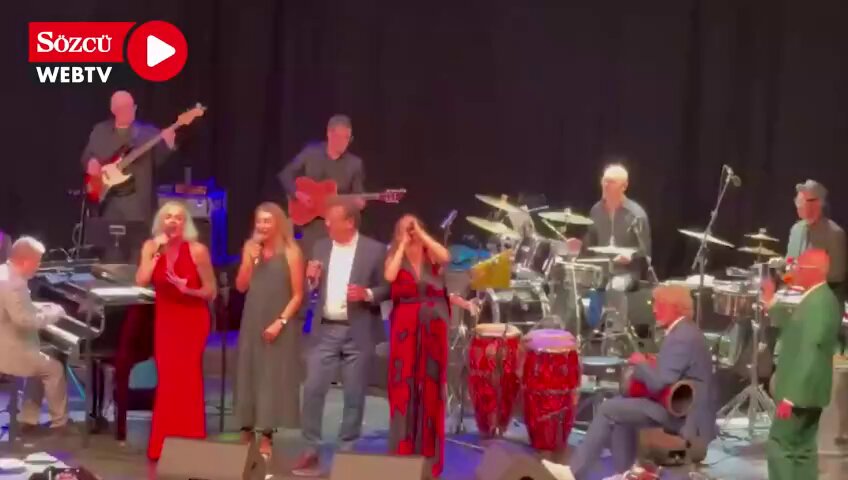 Pink Martini konserinde İmamoğlu sürprizi Pink Martini grubu önceki akşam İstanbul'da konser verdi. Konsere katılan İBB Başkanı Ekrem İmamoğlu ve eşi Dilek İmamoğlu sahneye çıkarak 'Aşkın Bahardı' şarkısına eşlik etti.