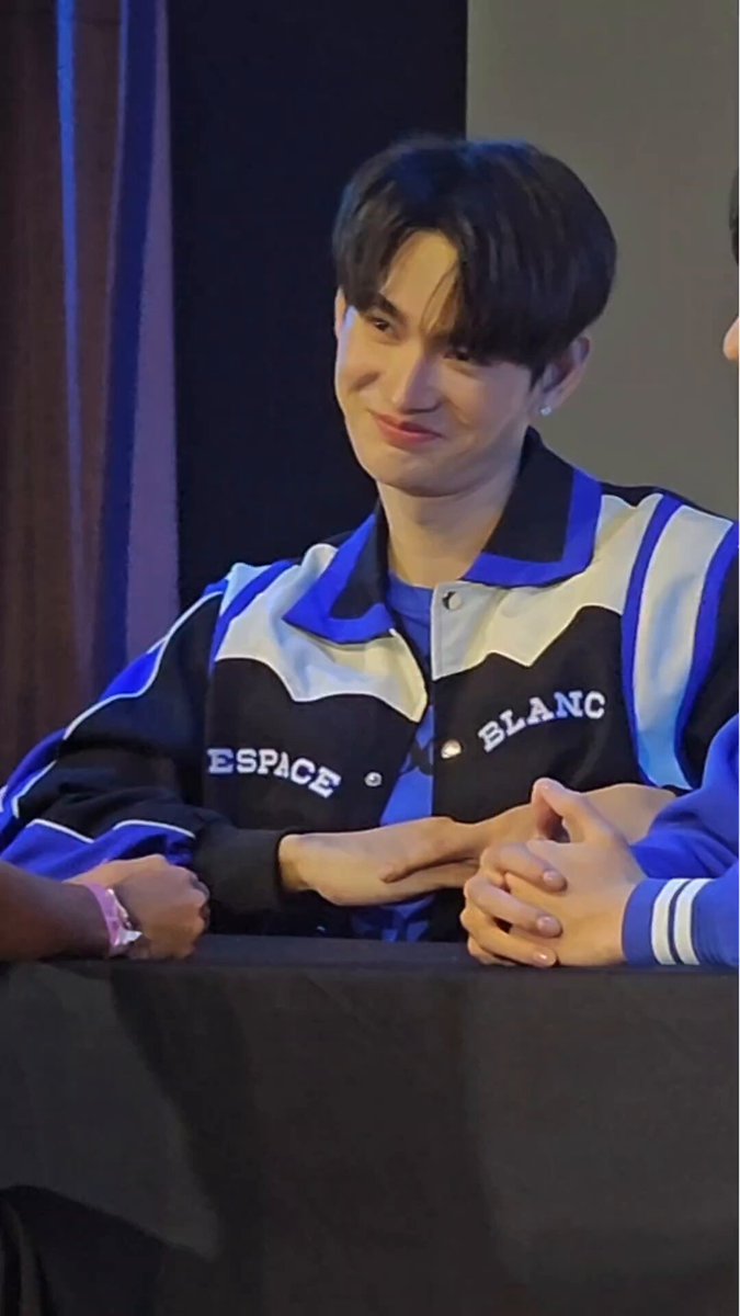 จบแล้วที่เสาะหา ได้มาพบตัวจริงสักที จากวันแรกที่ #pitbabeEp1 ติดเทรนด์ประเทศไทย สู่วันนี้ที่รักมาก November 2023-July2024 8 Months 34 Events with #pavelphoom ก็ยังยืนยันคำเดิม ดีใจที่ได้รู้จักและได้เป็น #BabeCats 🐈 ของพาเวลนะ 🖤✌🏼