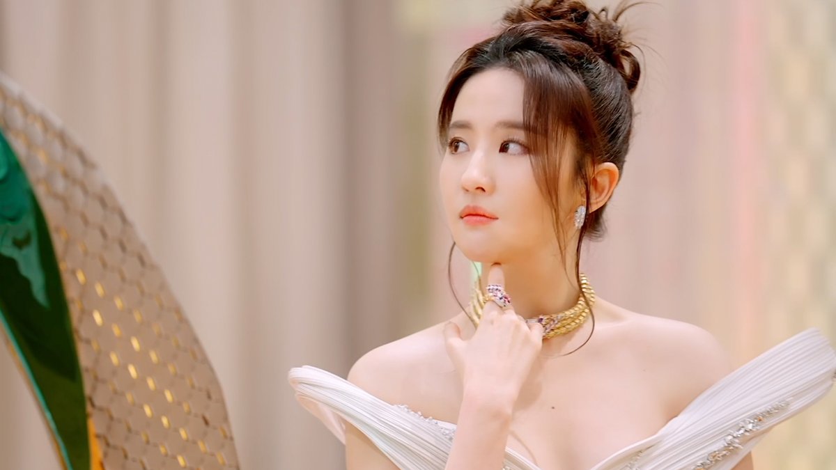 Serpenti Factory's "Serpenti Infinite Tales" comes to a spectacular close in Beijing. Yifei Liu and Leo Wu were among the special guests to join the immersive art experience, a unique celebration of our Maison's icon. #Bvlgari #Serpenti #Serpenti75 #SerpentiFactory