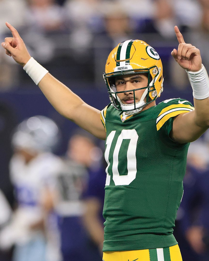 .Adam Schefter says he could see Jordan Love becoming "the highest-paid quarterback in NFL history" by the end of the week 😯 (🎥: Pat McAfee)