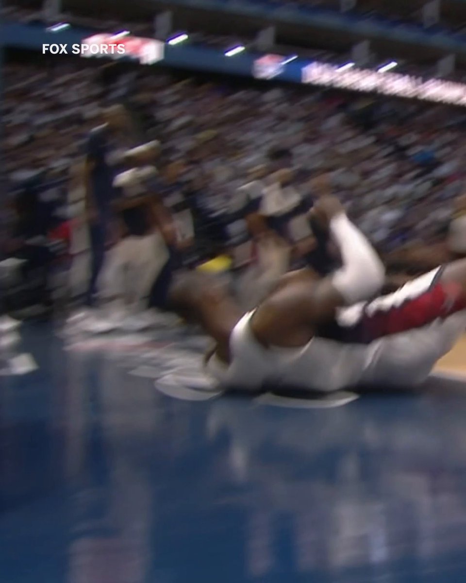 Whole bench came to help Bron up 🤝