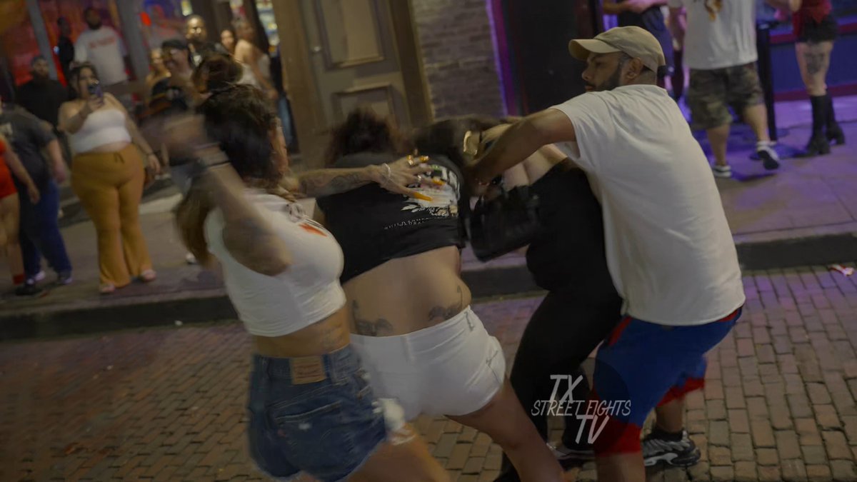 Fight Breaks out 7-21-2024 6th Street Austin TX #fight #girlfight