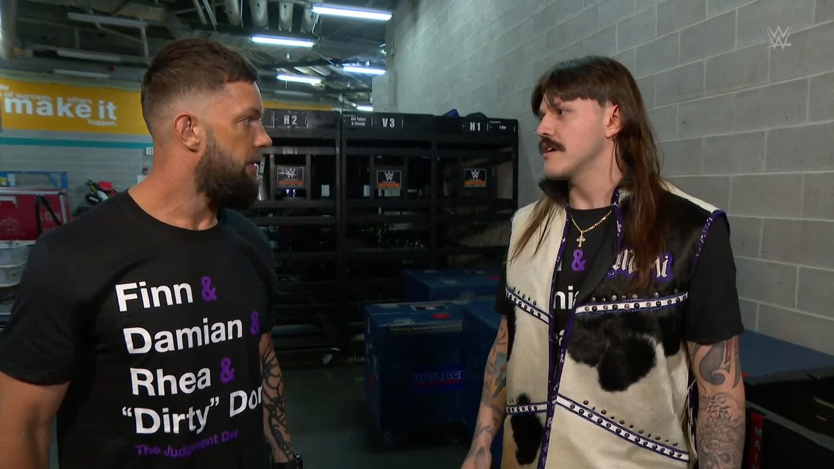 guess whooooooooo #WWERaw