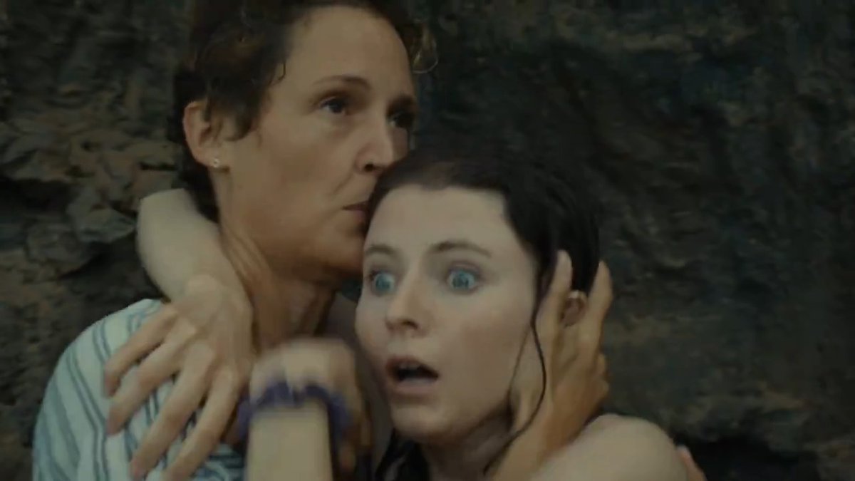 TV Globo está exibindo o bizarro filme do cineasta indiano Shymalan, “Tempo”.