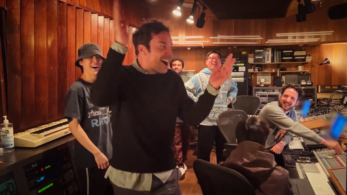 Jimmy got a sneak peek of #Jimin_Who &amp; #Jimin_MUSE 👀 BTS_official #Jimin #FallonTonight