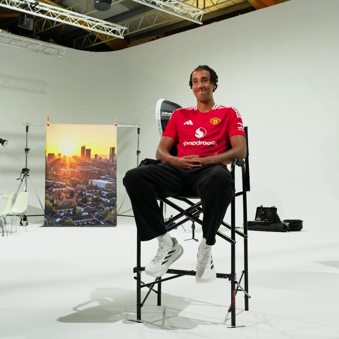 'I feel incredible. This is a really big sensation' 🙌 Leny Yoro says signing for Manchester United is a dream come true 🔴