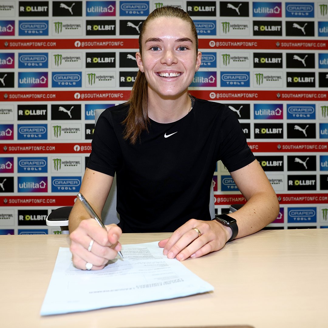 Rachel is a RED 🤩 We're delighted to announce that Rachel Brown has joined #SaintsFC Women: