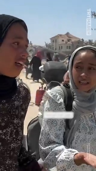 “Nereye gideceğimizi bilmiyorum. Bize kim yardım edecek?” Her şeyini geride bırakıp göç etmek zorunda kalan Filistinli kız...