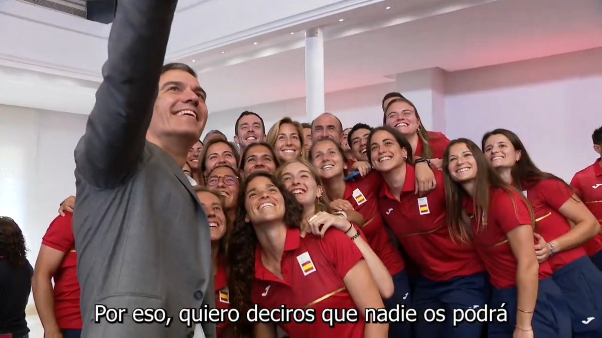 Es un inmenso orgullo recibir a los equipos olímpico y paralímpico españoles que participarán en los Juegos de #París2024. España os mira, y espera que volváis con una medalla. Os aseguro que, si lo dais todo, si dais un ejemplo de deportividad y juego limpio, ya estaremos orgullosos. Porque detrás de cada medalla, de cada diploma, de cada participación hay un niño o una niña que comienza a hacer deporte. Disfrutad de unos días que jamás olvidaréis en el resto de vuestras vidas. Nadie os podrá quitar la satisfacción de haber estado ahí, llevando el nombre de España en unos Juegos.