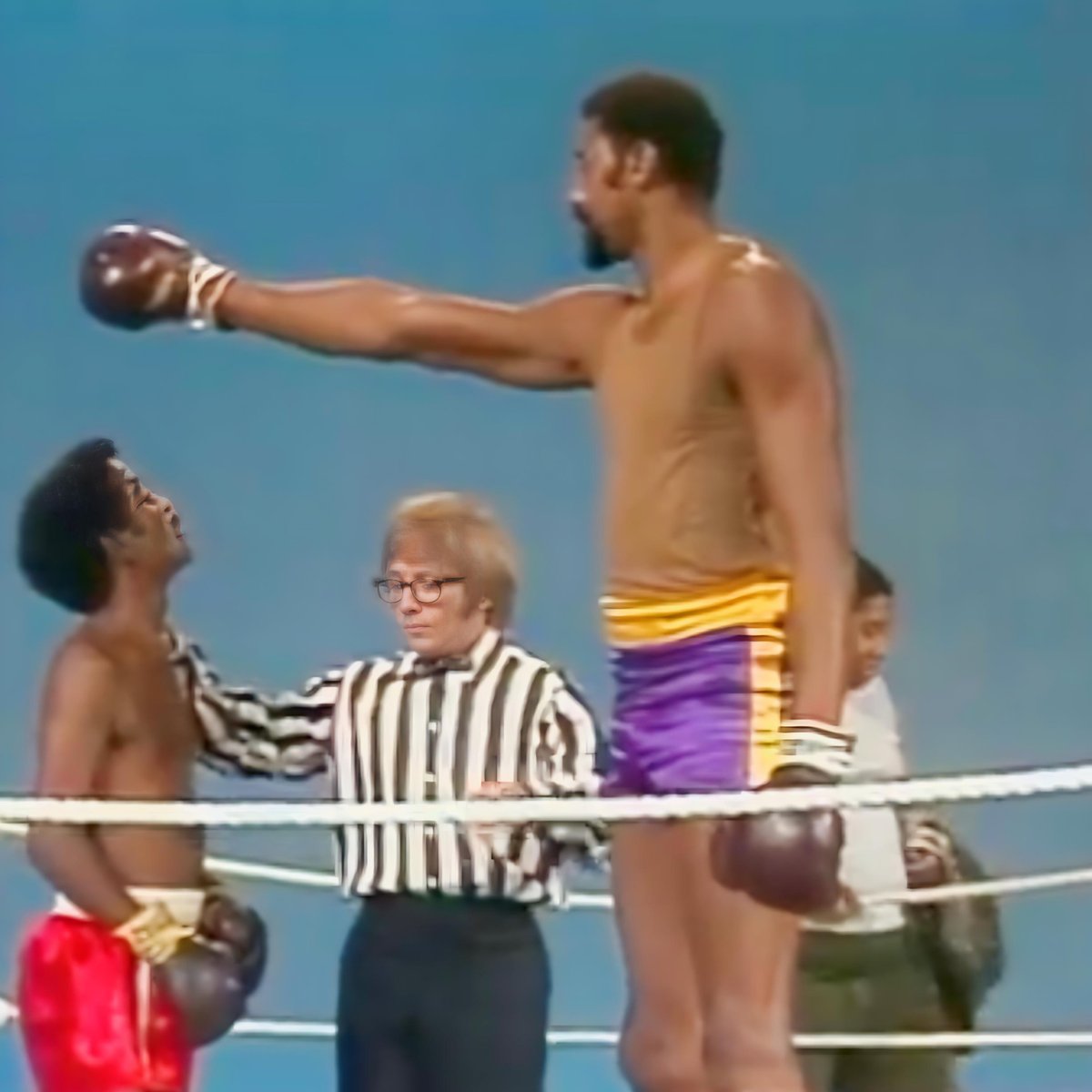 Sammy Davis Jr. Vs. Wilt Chamberlain boxing match 😂