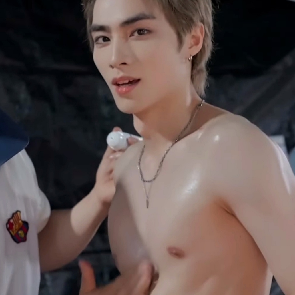 3180. Xiaojun / WAYV