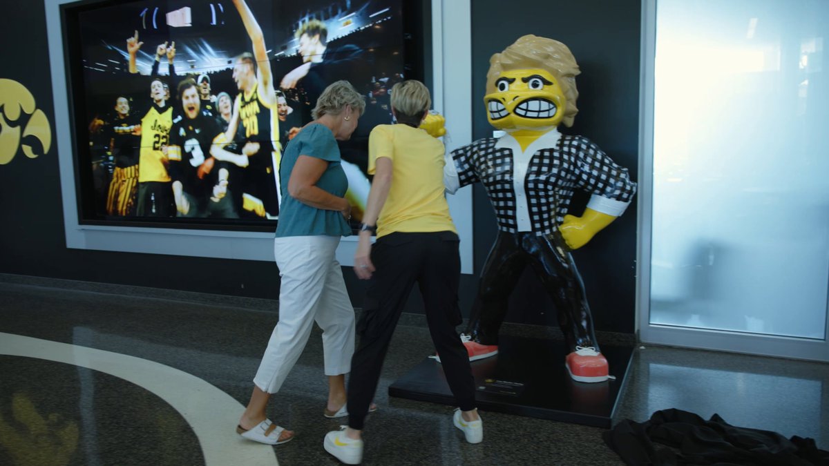Surprise, surprise ✨ Introducing the 𝗟𝗶𝘀𝗮 𝗕𝗹𝘂𝗱𝗲𝗿 𝗛𝗲𝗿𝗸𝘆 🤩 Lisa Bluder x Think Iowa City x Herky On Parade #Hawkeyes