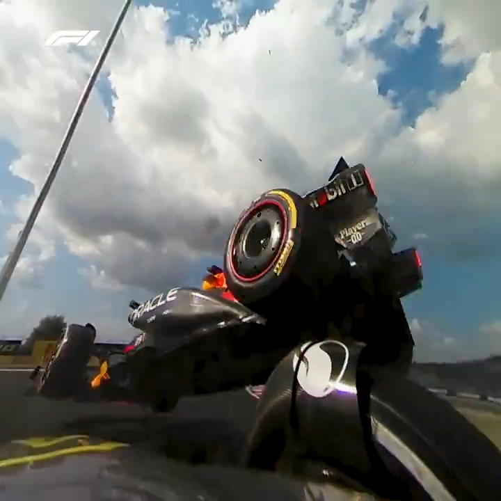 A 360 POV of the Verstappen x Hamilton clash and more! Click below to watch the top onboards from Budapest! 👇 #F1 #HungarianGP #DrivenToPerfection