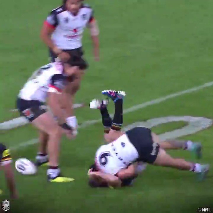 Issac Luke absolutely destroys James Maloney… Warriors vs Panthers 2018 #Warriors #Classic #NewZealand #Shot #RugbyLeague
