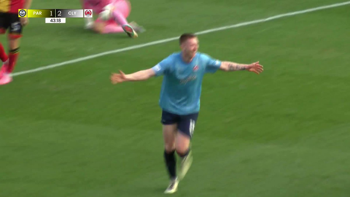 "Clyde FC are in front!" 🎙️ Logan Dunachie with an outstanding goal to give his side a 2-1 lead 👏 #PremierSportsCup | SPFL