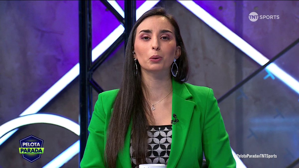 😱🔵🔴 La última ilusión Azul Según informó Marcelo Díaz en #PelotaParadaxTNTSports, Charles Aránguiz expresó su deseo por volver a la U, y que mañana podría haber novedades después del partido de Inter por Copa Sudamericana.