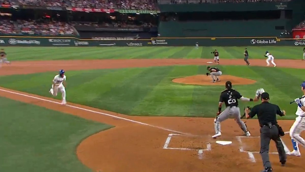 That's how you steal a run. #StraightUpTX