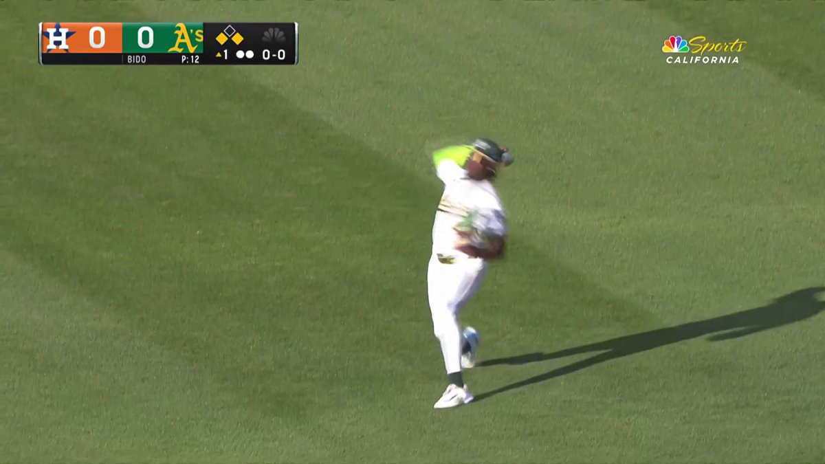 DO NOT RUN ON THE LAW! LAWRENCE BUTLER WITH THE DART FROM RIGHT TO SAVE A RUN! #Athletics
