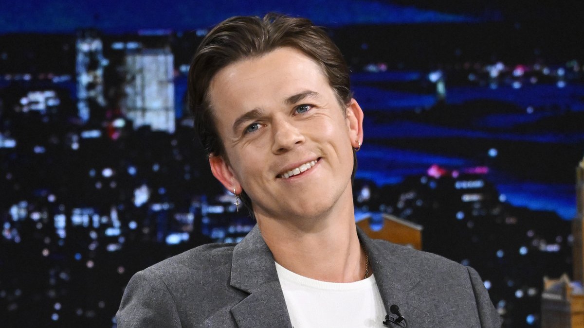 .John Owen Lowe says trolling his dad Rob Lowe on Instagram is his “finest work” 🤣 #FallonTonight