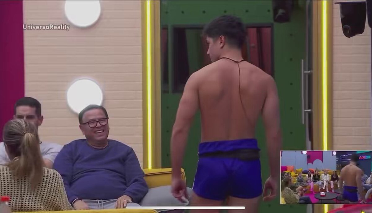 A sian le toco modelar con los puti shorts del mayito, muy todo q verchi el sian la vdd #LaCasaDeLosFamososMx #LCDLFMX2