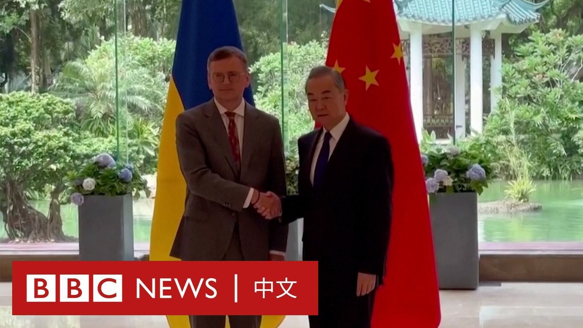 【现场画面】乌克兰外交部长德米特罗·库列巴（Dmytro Kuleba）抵达广州，与中国外交部长王毅会晤。 这是2022年2月俄罗斯入侵乌克兰以来，乌克兰高级官员首度访华。据路透社报道，会谈持续了三个多小时。