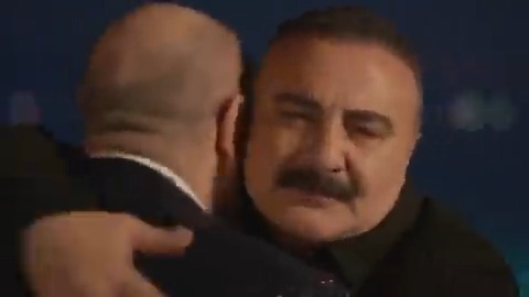 Bu sahne beni 40 yerimden bıçaklıyor.. "Sen çok güzel bir baba olurdun Erdal abi.."