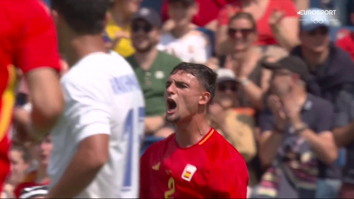 Que me perdonen, pero el centro de Sergio Gomez ni es un caramelo, ni es precioso y sobre todo, no es asistencia. La jugada la ha mejorado Abel Ruiz sino si me apuras, el balón se hubiese quedado algo corto.