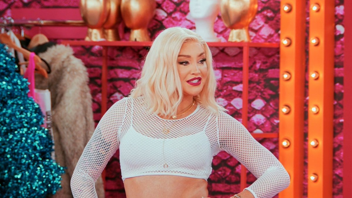 Everybody say Kylie Sonique LOVE! 😍 Our #AllStars6 winner is back in the Werk Room with some surprises 🤭 Kylie Sonique Love Snatch up a full first lewk at the #AllStars9 Grand Finale – streaming on #ParamountPlus this FRIDAY 👉