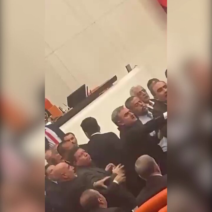 Meclis'te TÜİK kavgası! AKP'li Adil Karaismailoğlu'ndan DEM Parti'li Ali Bozan'a yumruklu saldırı