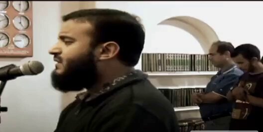 هنصح دايما بسماع تلاوات مشاري راشد القديمة، هنا قراءة من 2007، وهو من أحسن من أتقن النغم الموافق لمعنى الآية وتغيير الصوت ليوافق معنى الآية، اسمع طريقة اختلاف التلاوة لما وصل لآية "فوقاه الله سيئات ما مكروا" أتمنى أي قارئ حالي يقلد طريقته القديمة في التلاوة