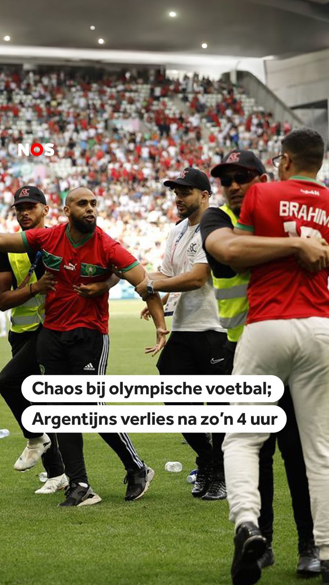 Veldbestormers, ontruiming en een afgekeurde goal na 2 uur: Marokko wint het absurde openingsduel op de Olympische Spelen van Argentinië. 🤯 Meer: