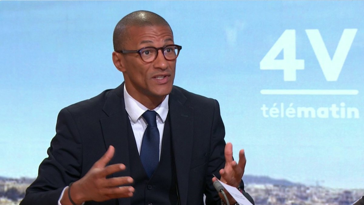 🔴🗣️ "L'idéal de gauche, ce n'est pas de rouler en Lada. Démocratiser l'excellence, c'est ça notre projet" Karim Bouamrane, maire PS de Saint-Ouen, considère les JO comme une "arme politique". #Les4V #Paris2024 Karim Bouamrane
