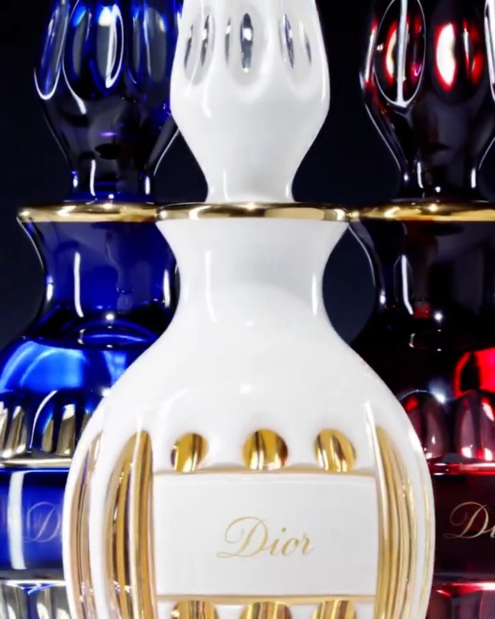A tribute to exceptional savoir-faire, the legendary Amphores Tricolores are reissued in a numbered limited edition. Miss Dior Parfum in red, L’or de J’adore in white, and Diorissimo in blue. Christian Dior's iconic amphora is back, highlighting the House's prestige. #DiorBeauty